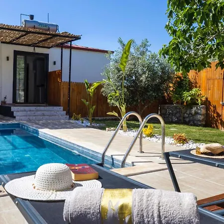 Uzumlu Village 1 Bedroom With Private Garden And Pool